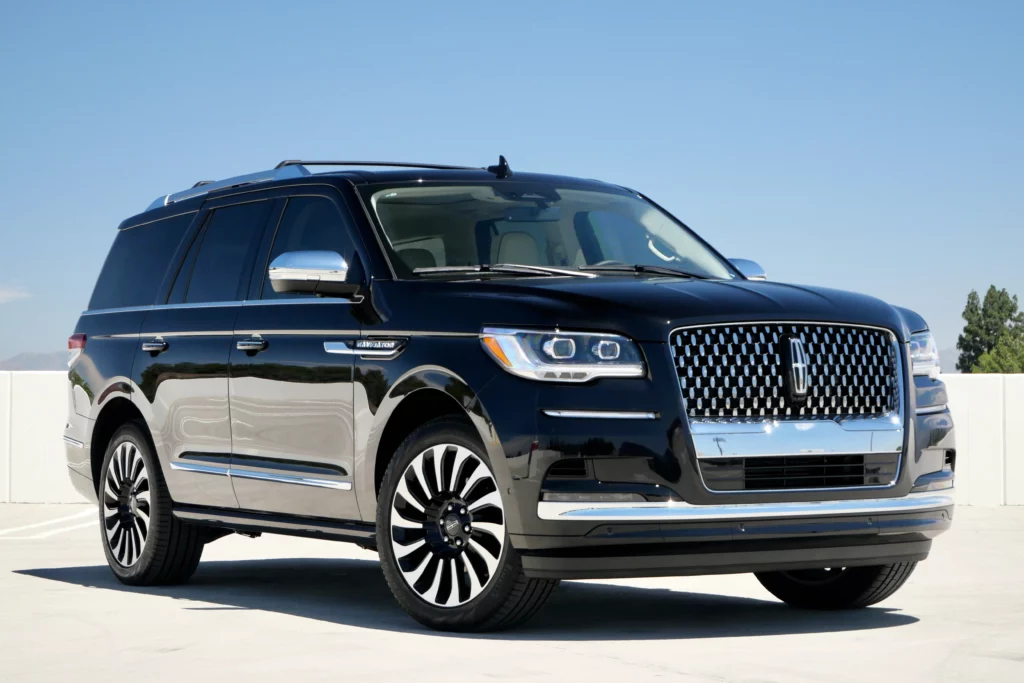 Lincoln Navigator Rental in Los Angeles with Drive LA